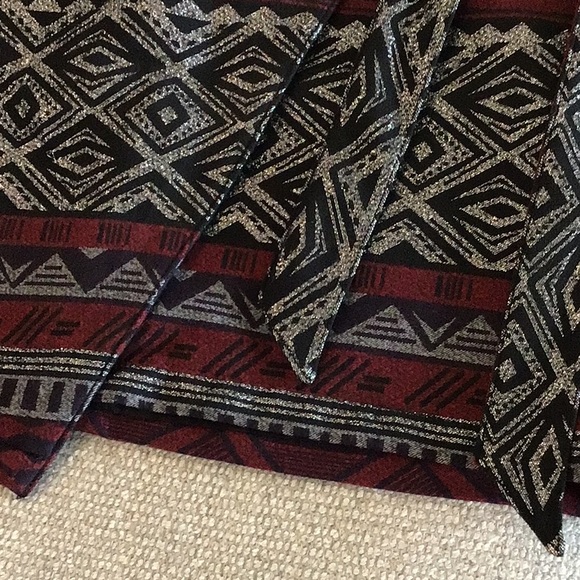 Express back zip, side tie skirt, size 6 - Picture 4 of 10